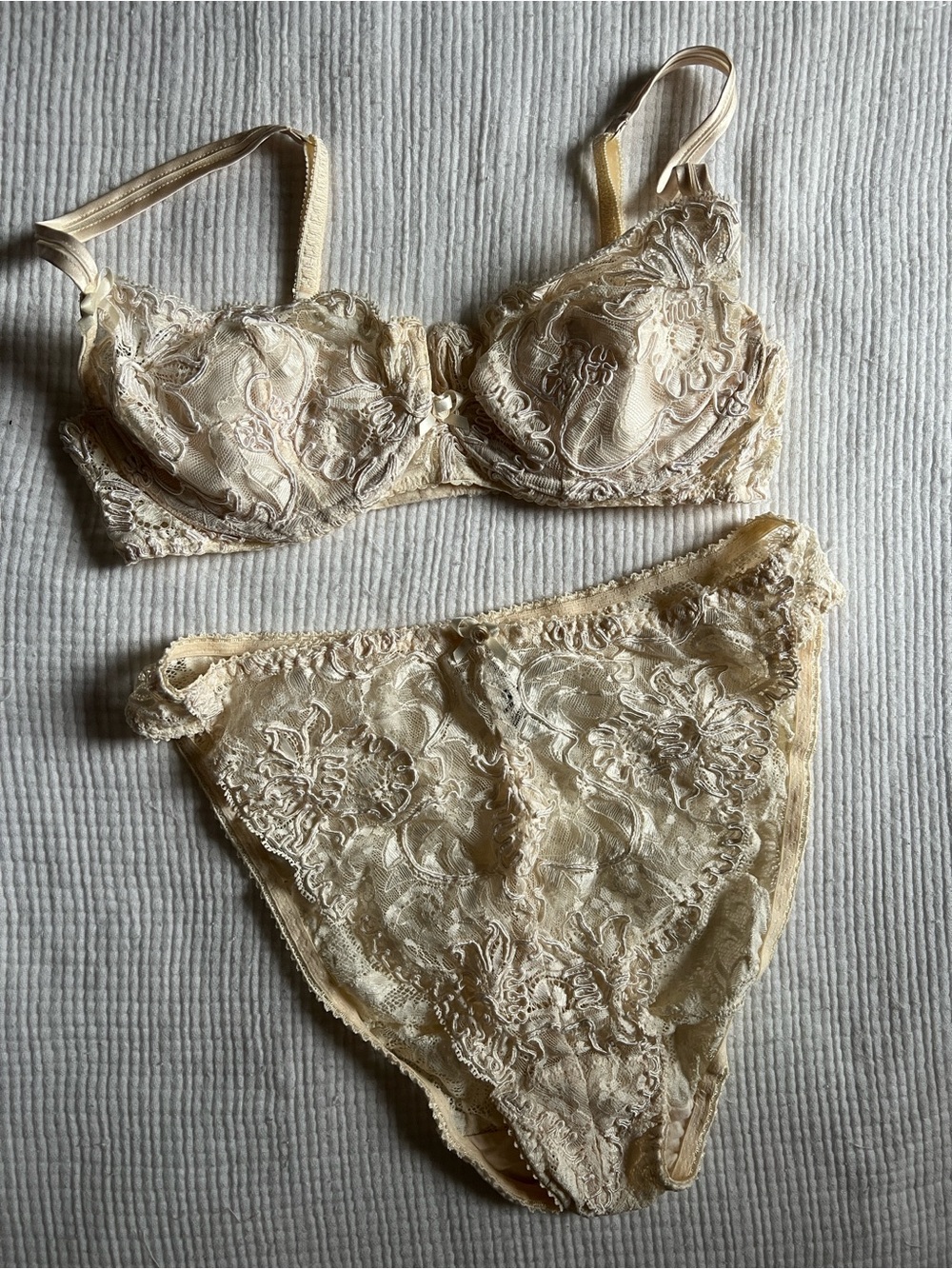 Marks & Spencer Cream Lace Underwire Bra and High-Waist Brief Set